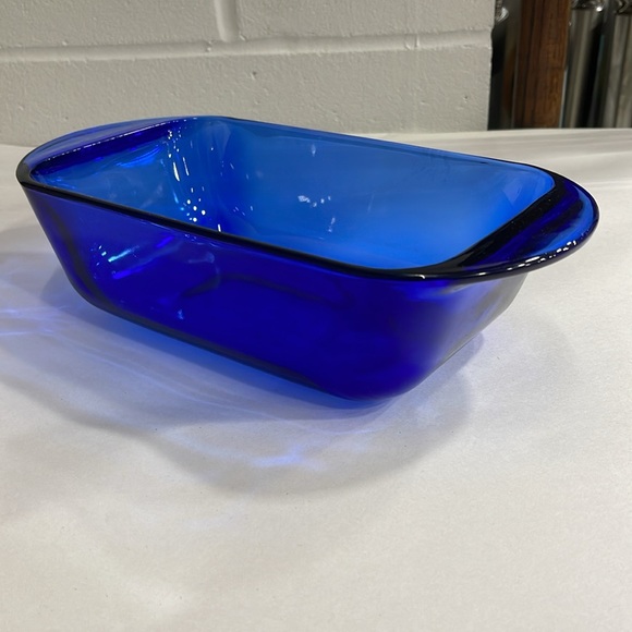 Pyrex Vintage Cobalt Blue 1.5 Qrt mid-century ovenware bakeware - Picture 2 of 8